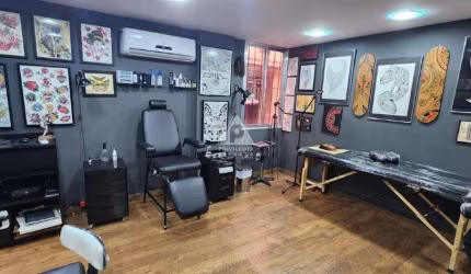 Excelente Sala Comercial em Prédio misto no Largo do Machado.