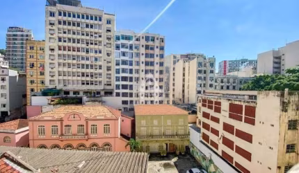 Conjugadão na Glória com cozinha e banheiro grande Lindo