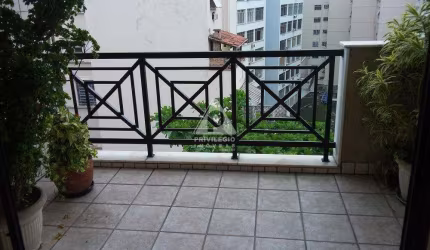 Flat, na quadríssima da Praia do Flamengo; Varanda, 2 dormitórios, 1 Vaga