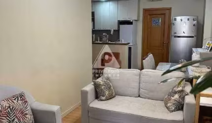 Flat, na quadríssima da Praia, com Varanda, sala e 1 quarto, 1 vaga de garagem.