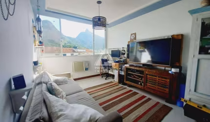 Apartamento de 80m² em condomínio com infraestrutura, vista livre, em Laranjeiras RJ.