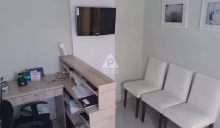 Vende-se maravilhosa sala comercial no coração do Méier