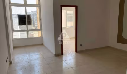 Privilégio vende: Excelente apartamento Reformado em prédio com portaria 24h e circuito de TV, Frente e alto com vista livre