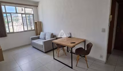 APARTAMENTO NA AV. HERINQUE VALADARES (PRAÇA DA CRUZ VERMELHA). IMÓVEL REFORMADO, LOCALAIZADO EM ANDAR ALTO E SILENCIOSO.