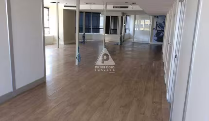 Sala Comercial no Centro, com 191m²