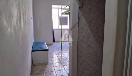 Kitnet reformado, de frente - Centro
