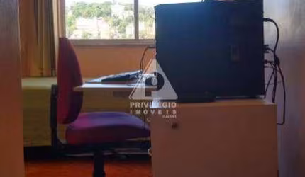 APARTAMENTO COM 2 QUARTOS, COM 1 VAGA DE GARAGEM E VISTA PRA CRISTO NO CENTRO DO RIO