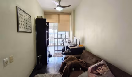 Apartamento com 75m², varanda e vaga à venda na Glória