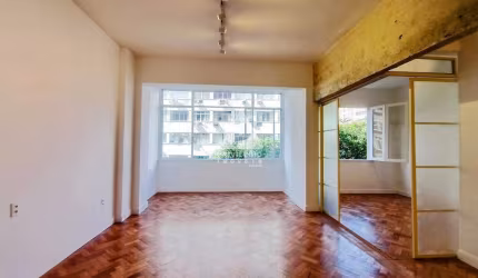 Apartamento totalmente reformado, em Copacabana