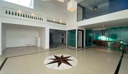 Casa de condomínio para venda tem 600 metros quadrados com 4 quartos