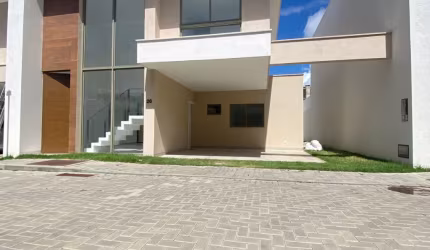 Casa 4/4 sendo 3 suites