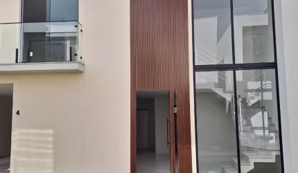 Casa duplex, 4 quartos, 3 suites, nova