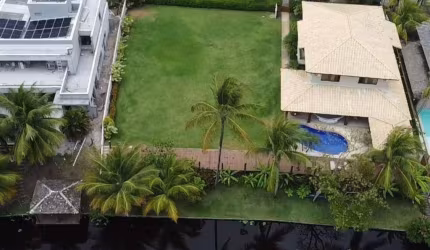 Lote plano, nascente 900 m2 fundo para o lago no Porto Resort Busca Vida