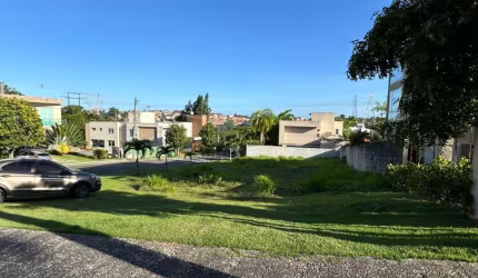 Lote de esquina 490 m2 leve declive no Alphaville 2