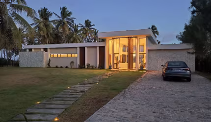 Casa térrea venda/locação 4 suítes de luxo frente mar em Busca Vida
