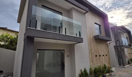 Casa 4/4 sendo 1 suíte 132 m2 em Villas do Atlântico