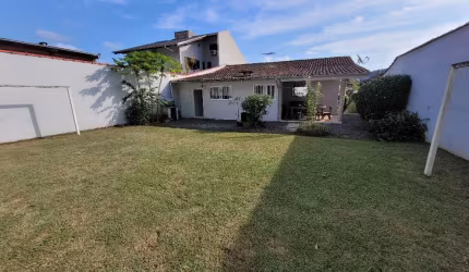 Casa plana com 1 suíte mais 2 quartos à venda no bairro Anita Garibaldi