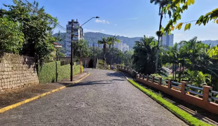 Terreno residencial com 996,11m² à venda no bairro Atiradores
