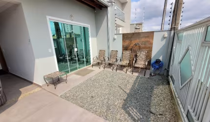 Sobrado averbado e semi mobiliado com 1 suíte mais 3 quartos à venda na Praia de Itajuba em Barra Velha