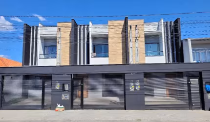 Sobrado geminado com 1 suíte mais 2 quartos à venda no bairro Jardim Iririú