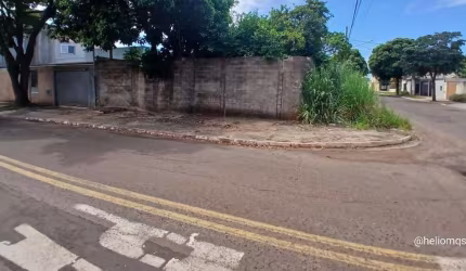 Terreno de Esquina no Asfalto — Jardim São Lourenço