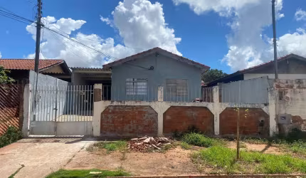 Oportunidade! Casa Ampla com Suíte + Estrutura nos Fundos no Parque dos Novos Estados