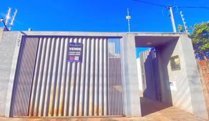 Oportunidade! Imóvel com suíte e quintal privativo