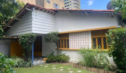CASA COM AREA TOTAL DE DE 408M² COM JARDIM, OTIMA LOCALIZAÇÃO CASA FORTE R$ 950.000