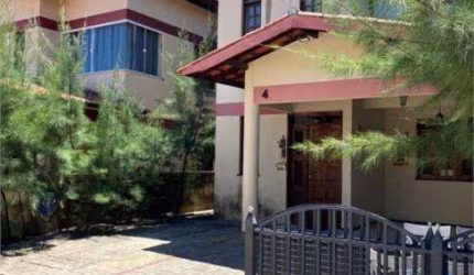 Casa de condomínio para venda possui 123 metros quadrados com 4 quartos