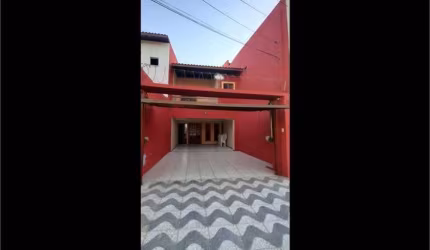 Casa para venda possui 174 metros quadrados com 4 quartos em Montese - Fortaleza - Ceará
