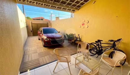 Casa para venda tem 88 metros quadrados com 2 quartos em Lagoa Redonda - Fortaleza - Ceará