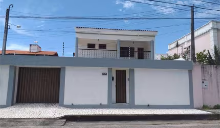 Casa para venda tem 228 metros quadrados com 3 quartos em Cocó - Fortaleza - Ceará