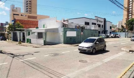 Casa para venda possui 69 metros quadrados com 3 quartos em Aldeota - Fortaleza - Ceará