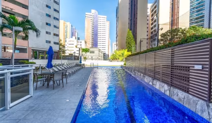 More a 2  quadras da beira mar