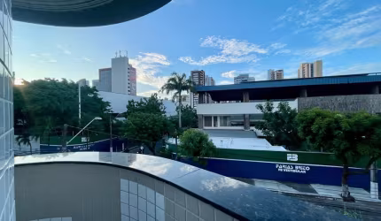 More na Varjota, 127m, ao lado do colegio Farias Brito
