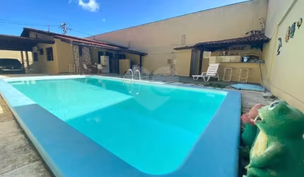 Casa Plana, na Sapiranga,  com Piscina