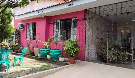 Casa solta na Parquelândia