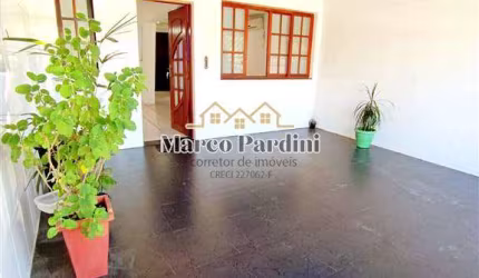 Oportunidade casa 2 dormitorios sendo uma suite, sala para 3 ambientes, a area especial com churrasqeira.