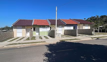 Casa com 2 quartos à venda na Rua Dakar, 172, Parque Itacolomi, Gravataí, 44 m2 por R$ 205.000