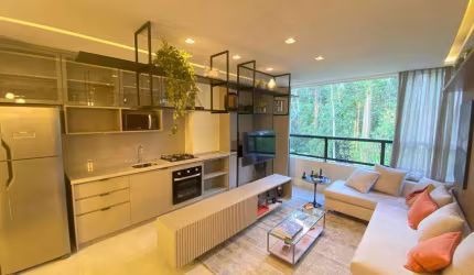 Apartamento no Morumbi de 45 metros quadrados com 2 dormitórios, varanda e vaga de garagem.
