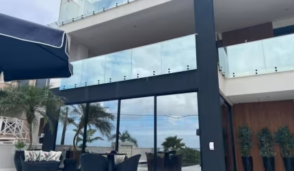 CASA ALTO PADRÃO EM GUARATUBA NO BREJATUBA (COM PISCINA BEIRA MAR)