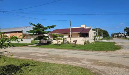 CASA PADRÃO EM GUARATUBA (FIGUEIRA)