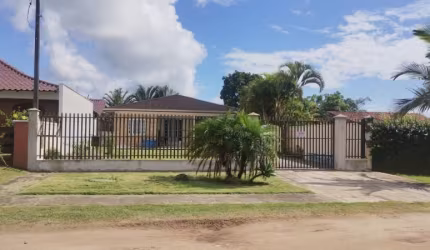 EXCELENTE RESIDENCIA EM GUARATUBA(COROADOS)