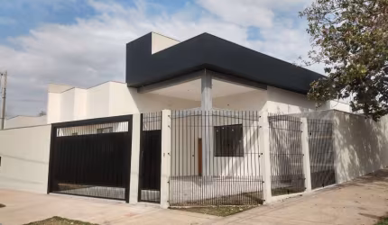 Casa com 3 quartos à venda na Rua Esmeralda, Jardim Monte Rei, Maringá por R$ 590.000