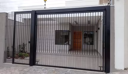 Casa com 3 quartos à venda na Rua Pioneiro Domingos Errerias Ernandes, 133, Jardim Fregadolli, Maringá por R$ 750.000