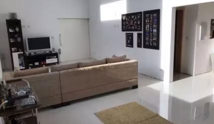 Casa com 3 quartos à venda na Rua Alcides Antônio Faian, 245, Parque Residencial Patrícia, Maringá por R$ 950.000