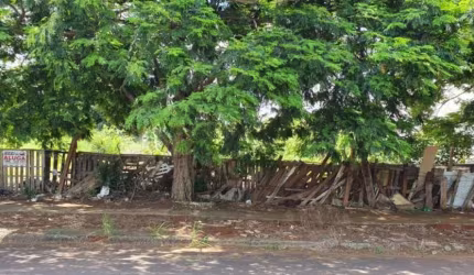 Terreno comercial para alugar na Avenida Torres, 7118, Portal das Torres, Maringá por R$ 700