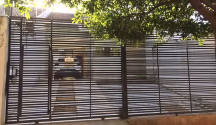 Casa com 3 quartos à venda na Rua Argentina, 497, Jardim Alvorada, Maringá por R$ 490.000