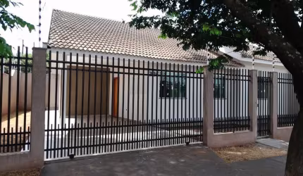 Casa com 3 quartos à venda na Rua Pioneira Regina Marson Badan, Jardim Iguaçu, Maringá por R$ 825.000