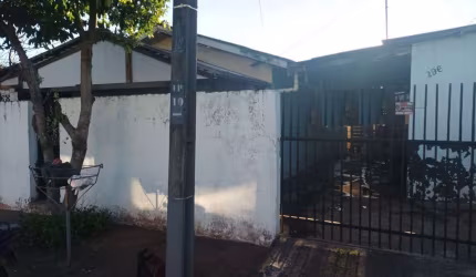 Casa com 3 quartos à venda na Rua Antônio Maria, 296, Conjunto Residencial Cidade Alta, Maringá por R$ 190.000